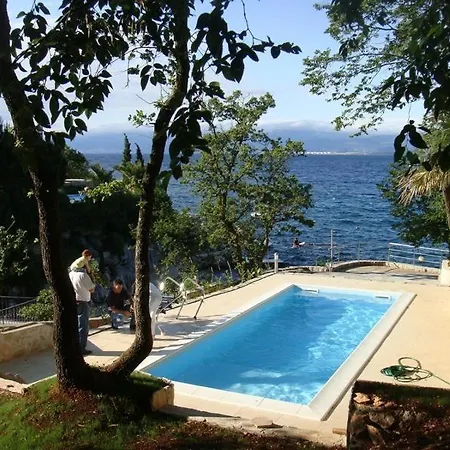 Apartmens M With Pool On The