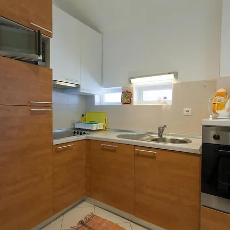 Apartmens M With Pool On The Vantacici