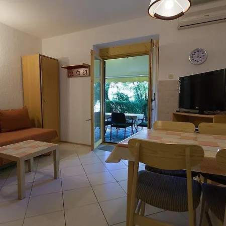 Apartmens M With Pool On The