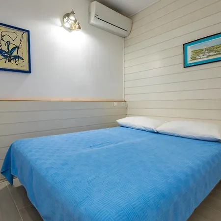 Apartmens M With Pool On The Πανσιόν Vantacici