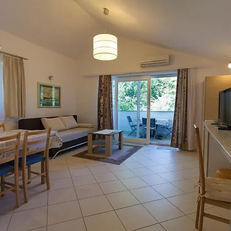 Apartmens M With Pool On The Πανσιόν 3*