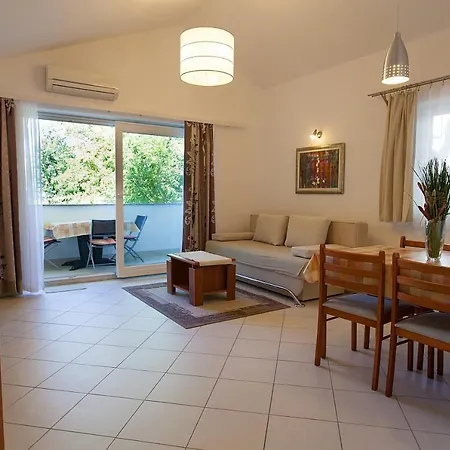 Apartmens M With Pool On The 3* Vantacici