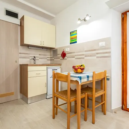 Πανσιόν Apartmens M With Pool On The Vantacici