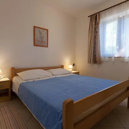 Apartmens M With Pool On The Vantacici