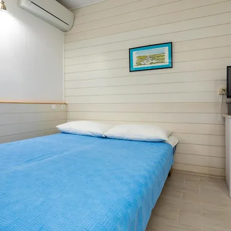 Apartmens M With Pool On The Πανσιόν 3*