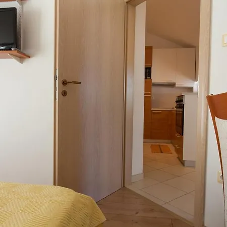 Apartmens M With Pool On The