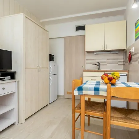 Apartmens M With Pool On The