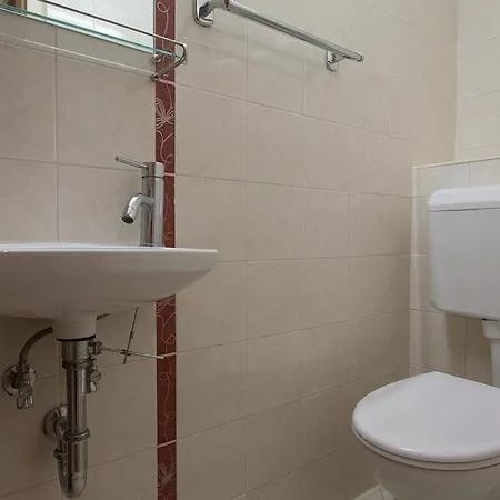 Penzion Apartmens M With Pool On The Vantacici