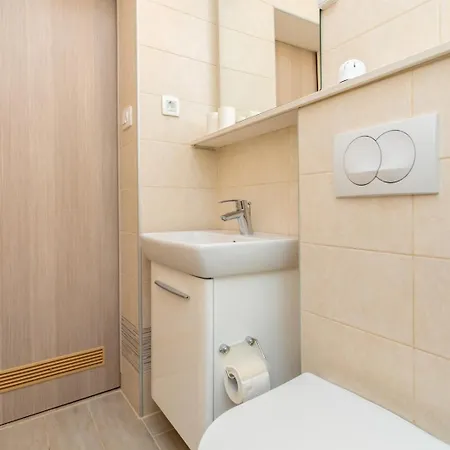 Apartmens M With Pool On The Penzion