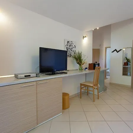 Apartmens M With Pool On The Πανσιόν Vantacici
