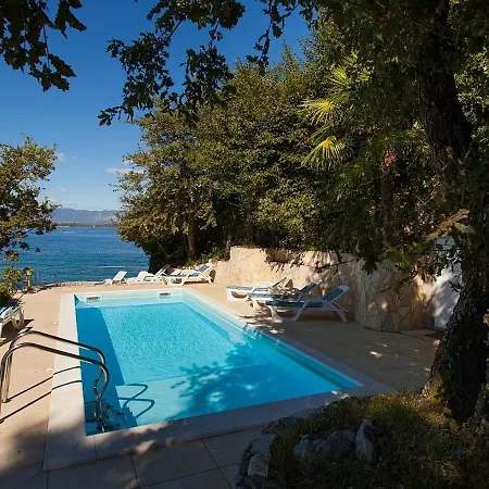 Apartmens M With Pool On The Vantacici