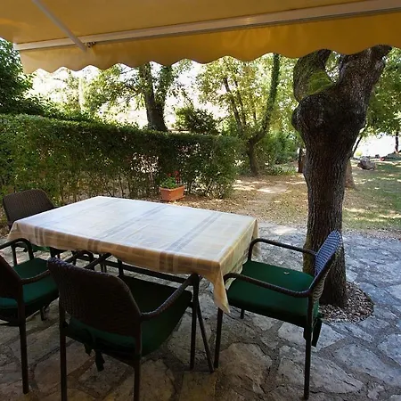Apartmens M With Pool On The